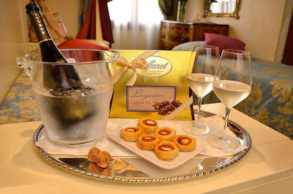 Palazzo Odoni Hotell Venedig 3*,