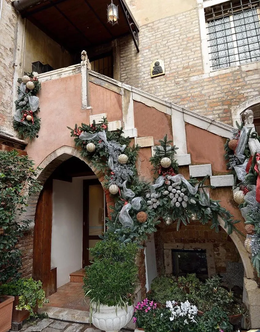Palazzo Odoni Hotell Venedig 3*,