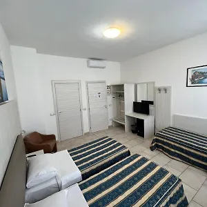 https://hotel-alessander.it-lombardy.com