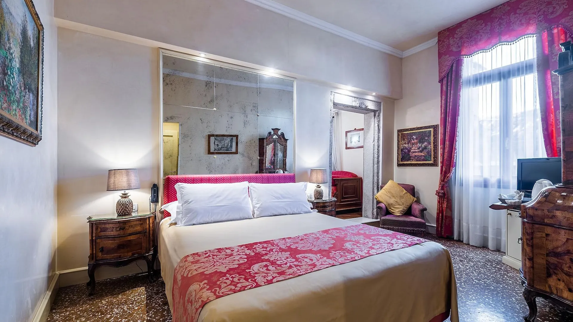 Palazzo Odoni Hotel Venice 3*,  Italy